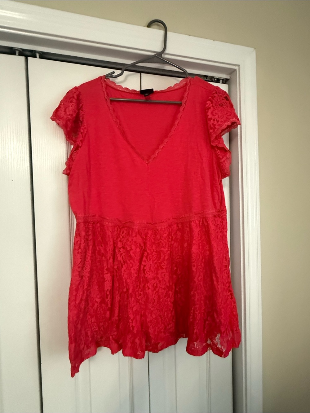 torrid Red Lace V‑Neck Tunic Top